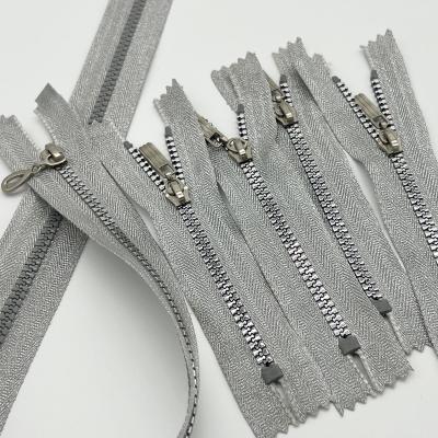 China Other hot selling silver 5# platinum custom narrow end open end plastic zipper for clothing / bags for sale