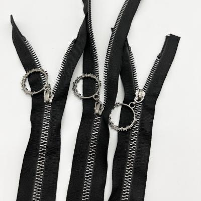 China Other Hot Selling New Custom Metal 5# Silver Tooth Plastic Zipper For Clothing / Bags for sale