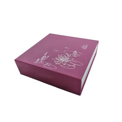 China Recycled Quality Materials Price Guarantee Wholesale Graduation Nice White Gift Box For Present for sale