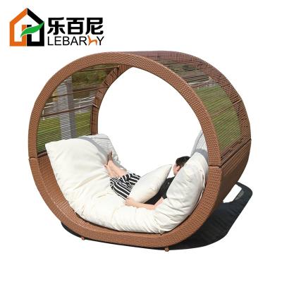 China Modern Hot Sale Outdoor Wicker Day Beds Rattan Round Daybed With Canopy Outdoor Round Sofa for sale