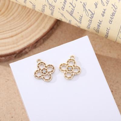 China Eco-Friendly Alloy Korean Matte Accessories Drill Gold Petals Four-leaf Clover Version Flower Charm Pendant Necklaces For Women for sale