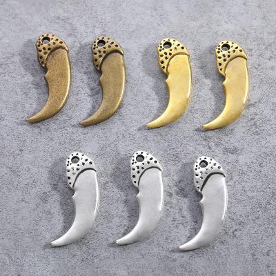 China Environmentally Friendly Retro Alloy Personality Men's Tibetan Silver Wolf Tooth Spike Pendant Tooth Charm For Necklace Making for sale