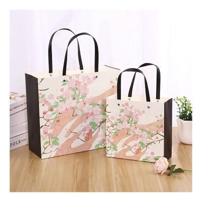 China Recyclable custom printed your own logo 20.32x10.40cm paper bag 50pcs with plastic handle for party favor flower gifts for sale