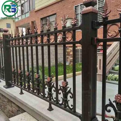 Chine 0.8-3.0mm ont adapté la barrière aux besoins du client en aluminium contemporaine Balustrade 15-20 ans de garantie à vendre