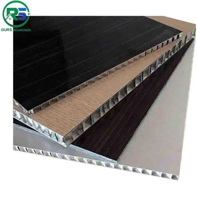 China 8mm Thickness Clip In Metal Ceiling Aluminum Wall Panels Architectural Suspended Fireproof à venda