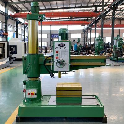 中国 Z3040X13 mechanical radial drill used for metal cutting 販売のため