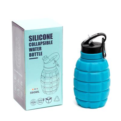 China Sustainable Collapsible Pomegranate Water Bottle Food Grade Silicone Cycling Expanding Water Bottle With Hook Carabineer zu verkaufen