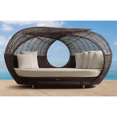 China Contemporary New Design Handwoven Wicker Outdoor Daybed Nest Canopy Daybed for sale