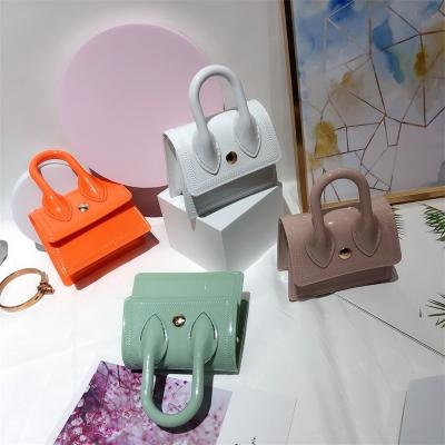 China 2021 Mini Size Candy Kids Designer Waterproof Cross Body Bag For Girls Patent Leather Clips Handbags Children Chain Cross Body Bags for sale