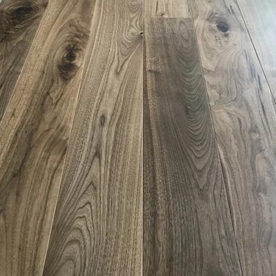 China 18Mm Thickness Modern Natural Oak Color Oak Hardwood Solid Wood Flooring Flooring for sale