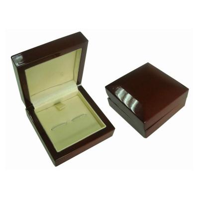 China Luxury Best Quality Wooden Watch Box Packaging Customized Simple Wooden Watch Case Watch Display Box for sale