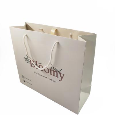 China Recyclable High Quality White Gift Packaging Paper Bag For Mens Clothing for sale