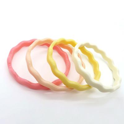 China Cute New Design New Design Girls Kids Bracelets Solid Color Customized Plastic Women Lady Bracelets for sale