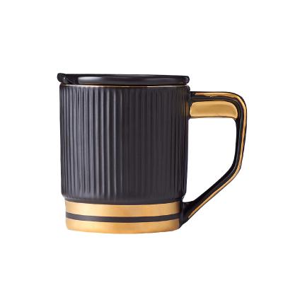 China Hot-selling Sustainable Gold Vertical Stripe Ceramic Coffee Mug Black Matte Handle With Lid for sale