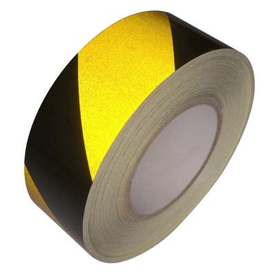 China Longer Lifespan Retro Reflective Marking Yellow Black Tearable Hip Tape Reflective For Trucks for sale