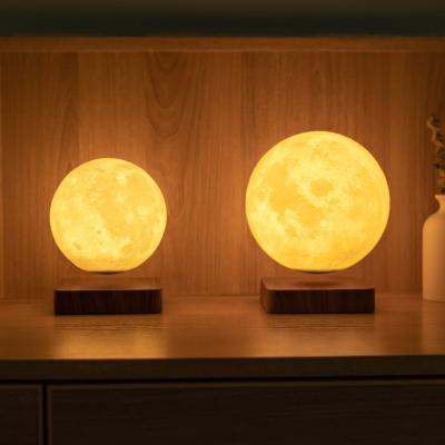 Κίνα Minimalist 2022 Indoor Decoration LED Touchswitch Table Lamp Floating Magnetic Levitation 3 Color 14cm 18cm Moon προς πώληση