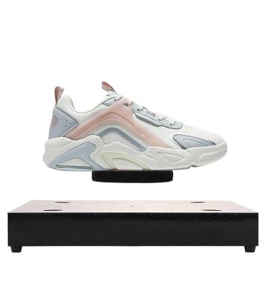 China Custom 1kgs Magnetic Levitation Loading Men Sports Shoes Indoor Shopping Mall Woman Magnetic Levitation Shoe Display en venta