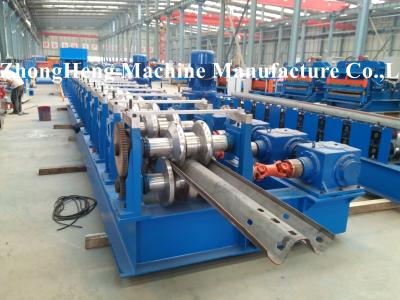 Chine La machine de Rollforming de rail de garde laminent à froid former l'équipement avec le poinçon hydraulique à vendre