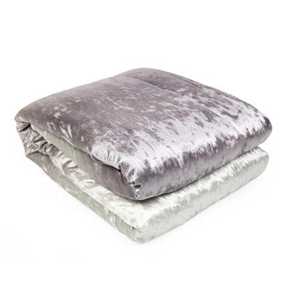 China Diamond Looking 100% Polyester Home Textile Waterproof Luxury Gradient Ice Crushed Velvet Quilted Blanket for sale