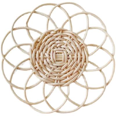 China Sustainable Rattan Woven Coaster Flower Shape Handmade Biodegradable Table Mat Household Kitchen Anti-scalding Tableware for sale