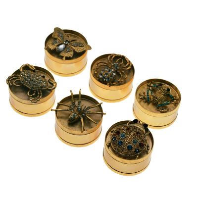 China Tobacco Use Only KushKrush 3 Parts Animal Ornamented Gold Rhineston Top Luxury Zinc Color Herb Grinders for sale