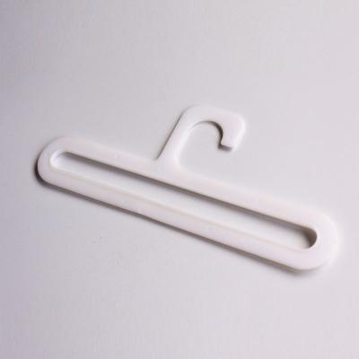 China Wholesale Plastic Baby Children Kids Clothes Suit Clothes Hanger White Material Eco-friendly Rack Hanger for sale