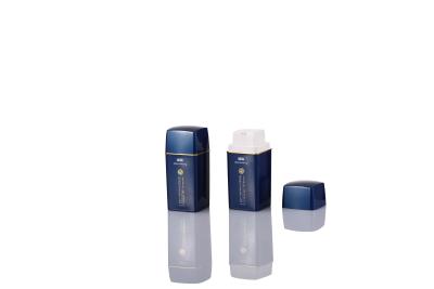 Chine 30 ml Squarelogo Bouteille en plastique personnalisée sans air Bouteille cosmétique sans air pour le soin du corps à vendre