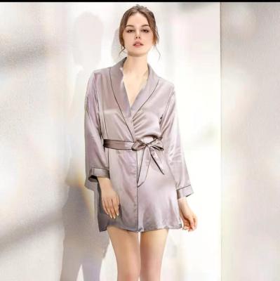 China 100% Customized Breathable Mulberry Silk 16momme Sleep Wear Night Robe en venta