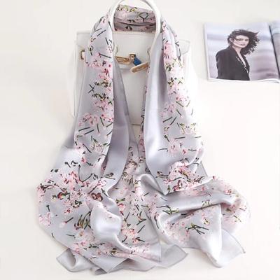 China Custom 100% Ladies Silk Autumn Soft Feeling Silk Scarf Suitable for Spring and Fall en venta