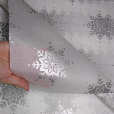 China Xmas Snowflake Pattern Fabric Wrapping Paper Christmas Party Theme Gift Wrapping Tissue Paper ANTISTATIC for sale