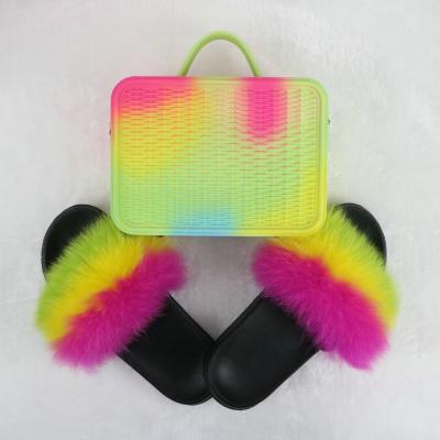 China 2020 New Style Anti-Smell Multicolor Jelly Colorful Frosted Woven Handbag With Cool Rainbow Fox Fur Ladies Slippers Bag Set for sale