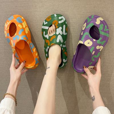 China EVERGREEN LEAVES printed slippers couple sandals and slippers summer outdoor fashion Baotou soft thick-soled indoor home slippers for sale