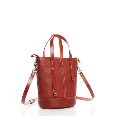 China Waterproof Women'S Big Capacity Soft Plain Handbag Bucket Bag Tote Bag Leather Messenger Crossbody Bags for sale