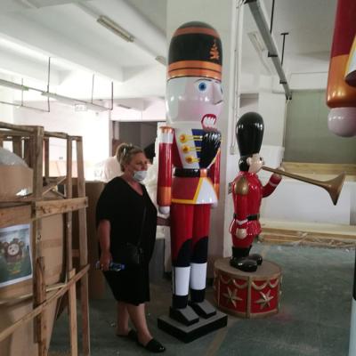 China China Factory Price Manufacturer Supplier Life Size Christmas Decoration Resin Pairs Nutcracker Soldier Figure Statue for sale