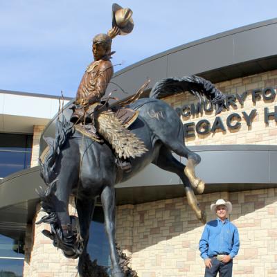 China China Outdoor Metal Garden Decoration Wyoming Cowboy Life Size Bronze Statue For Sale for sale