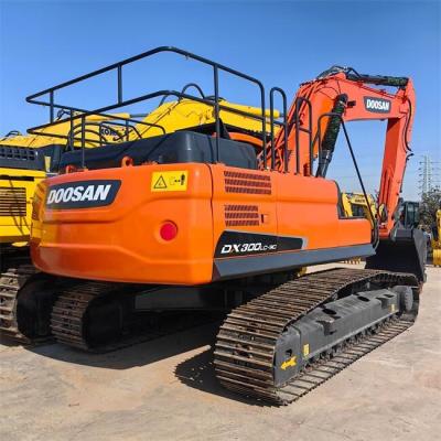 China Excavadora usada Doosan Dx300 Excavadora Doosan de 30 toneladas com cadeia de rastreamento à venda