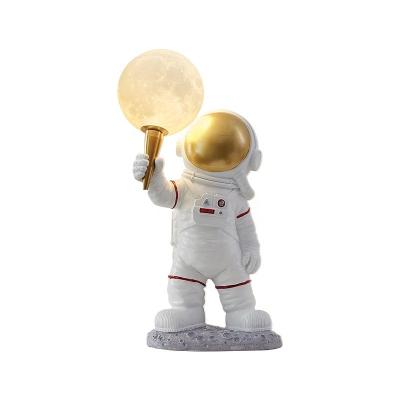 China Modern Nordic Style Led Modern 3d Moon Table Lamps Indoor Capture Astronaut Decoration Led Table Lights for sale