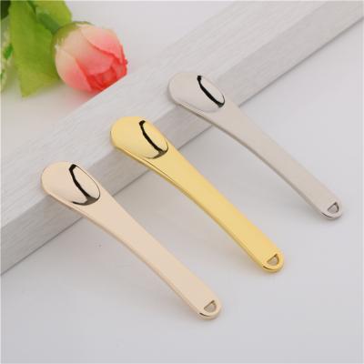 China Gold Blood Vessel Removal Beauty Makeup Tools Cream Mixing Cosmetic Spoon And Mask Facial Metal Spatula for sale