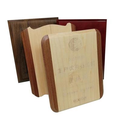 China Simplicity Wooden Modern Shield Shaped Awards Trophy Wooden Plaques for sale