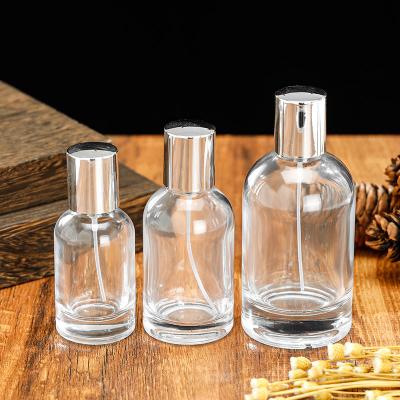 China Cosmetic 30ml, 50ml, 100ml Bayonet Glass Perfume Bottle, Curved Bottle Shoulder, Cosmetics Mist, Clear Bottle Body for sale