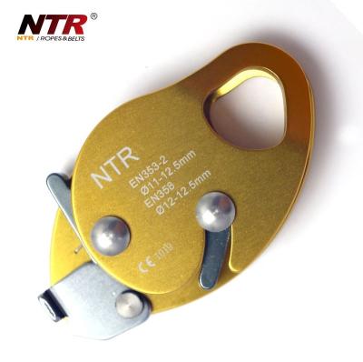 China Self Locking Aluminum Alloy Fall Protection Rope Grab For Working On Height Climbing Rescue for sale