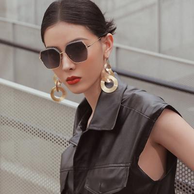 China Sunglasses Logo New Stylish Sunglasses Metal Custom Made UV400 Trendy Fashion Polarized Sunglasses for sale