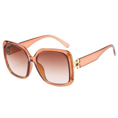 China Fashion Sunglasses 2020 Luxury Fashion PC Frame UV400 Oversized Trendy Sunglasses Women for sale