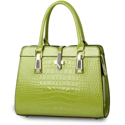 China 2021 New High Quality Patent Leather College Fancy Trendy Green Classic Youth Girls Shoulder Handbag Manufacturers for sale