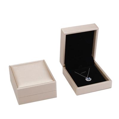 China Custom Eco-friendly PU Leather Jewelry Box For Necklace Packaging Box for sale