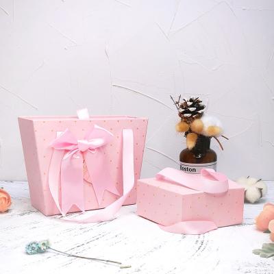 China Hot Sale Disposable Rose Cardboard Candy Gift Box Lamp String Ribbon Bow Wedding Box With Handle for sale