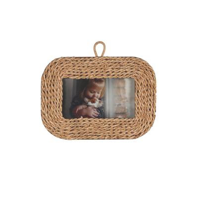 China Simple Top trending  Rattan Photo Frame Picture High Quality 8x10