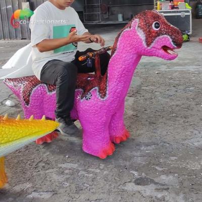 China Dinosaurio con motor de servo Viajar en automóvil Batería Alimentada Viajar en juguetes en venta