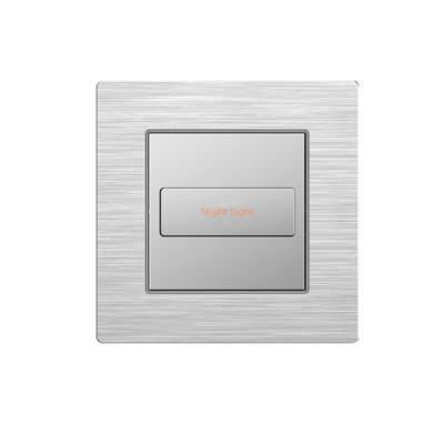 Cina Commutatore standard BRITANNICO Io, 86mm Grey Plastic Light Switch della parete in vendita