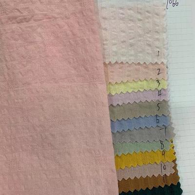 China Wholesale white dyed pure cotton seersucker 100%cotton sustainable technology salt meter shrink fabric for dress for sale